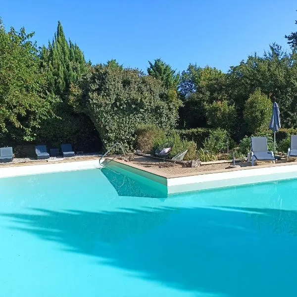 Elégance Périgourdine and SPA，位于Sainte-Sabine的酒店
