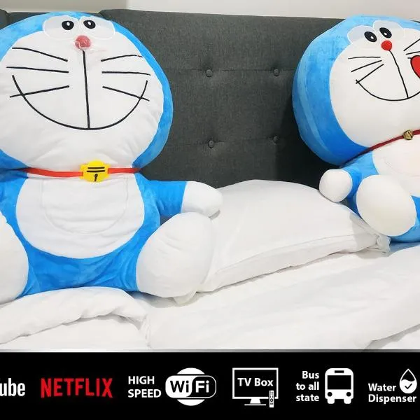 Larkin bus terminal Doraemon Home by YHA，位于新山的酒店