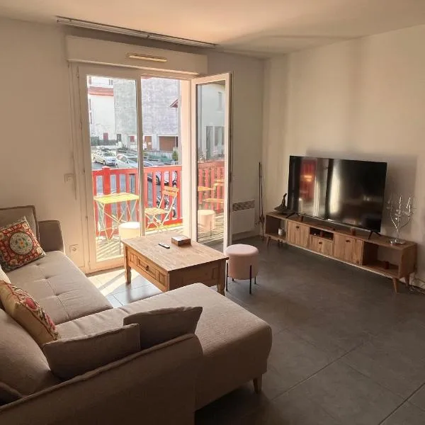 Appartement cosy au centre-ville，位于昂代的酒店