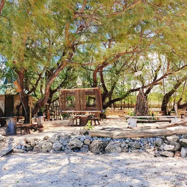 Cemara Beachfront Suite，位于Mondu的酒店