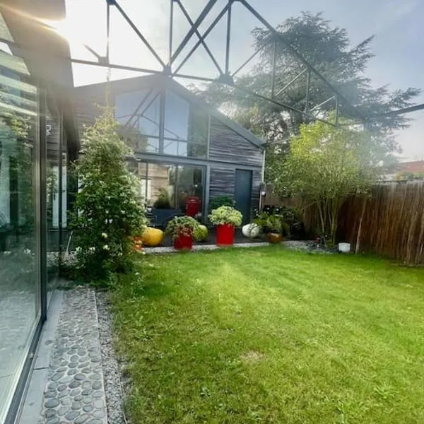 Loft avec Piscine Intérieure et Jardin，位于默伦的酒店