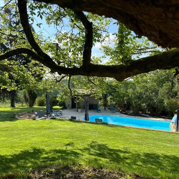 Gite de La Rastelle au coeur de la nature，位于Savignac-de-Duras的酒店