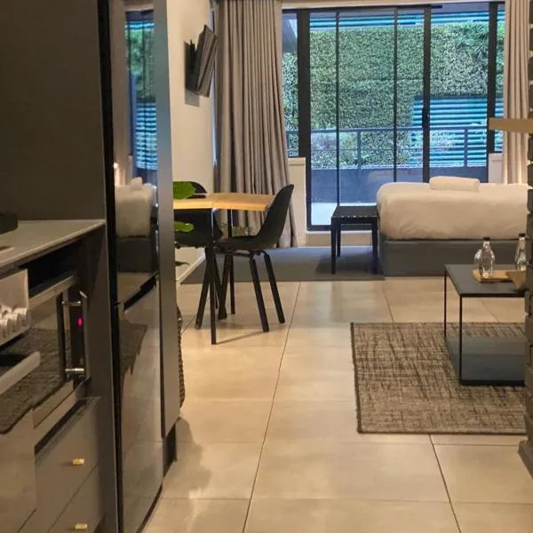 Spacious Studio In Sandton, Johannesburg，位于约翰内斯堡的酒店