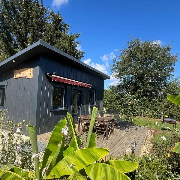 Chalet au calme avec terrasse sur belle propriété，位于Saint-Denis-sur-Ouanne的酒店