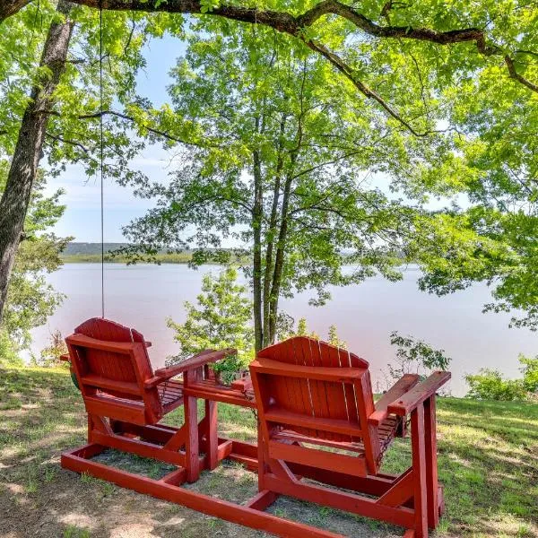 Rural Arkansas Vacation Rental with Lake Access，位于Scranton的酒店