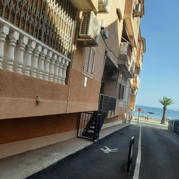 Loft a 50 metros de la playa.，位于穆尔西亚的酒店