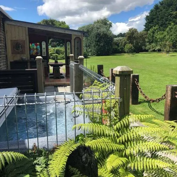 Charming Spacious Rural Otaki Retreat，位于Otaki的酒店
