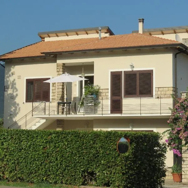 Casa Vacanze “Bouganville” loc Avane Pisa，位于韦基亚诺的酒店