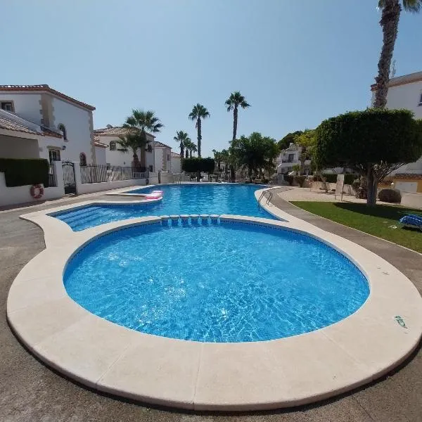 Charming Apartment in front of Villamartin Golf And Plaza，位于比利亚马丁的酒店