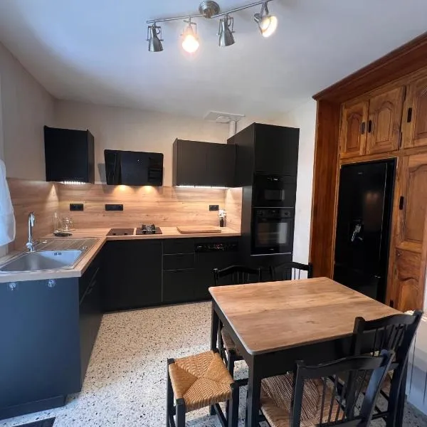 Appartement calme avec jardin dans maison，位于Le Poët的酒店