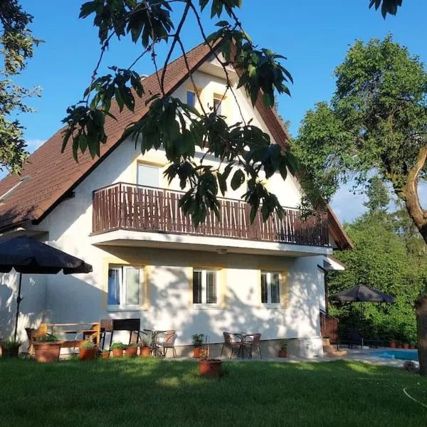 Klasický dům, 5 ložnic , 5 bedrooms, Praha，位于布拉格的酒店