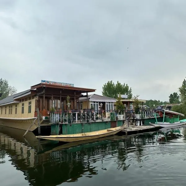 Movie land group of house boats，位于古尔马尔格的酒店