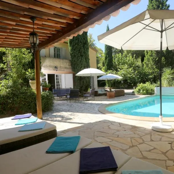 Le clos de la tour cassis piscine chauffée，位于卡西斯的酒店