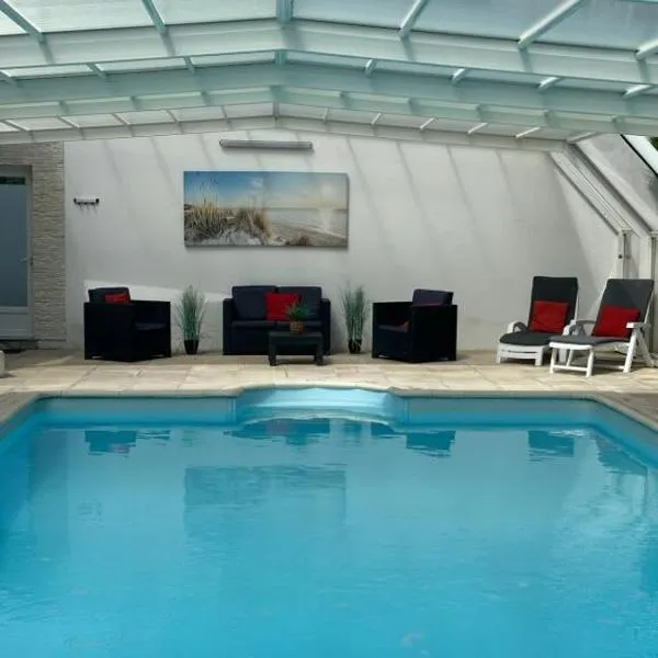 Gîte avec Piscine et spa，位于Éperlecques的酒店