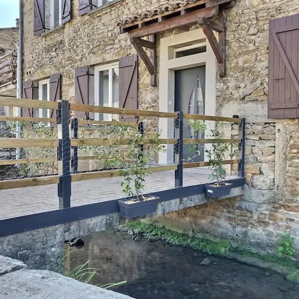 Charmante maison de village，位于Vaux-en-Bugey的酒店