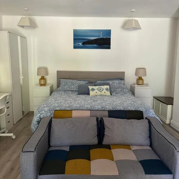 Basement studio apartment，位于巴利纳的酒店