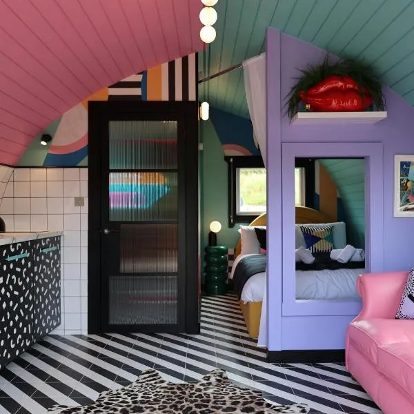 Ammonite Glamping Pod & Hot Tub，位于Hungerton的酒店