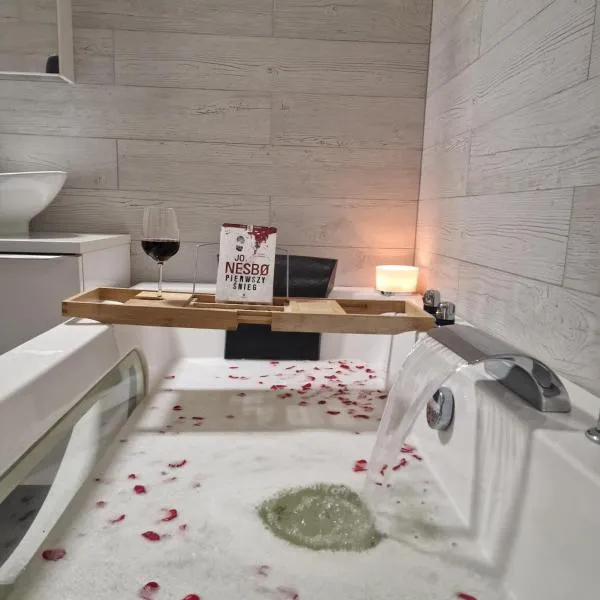 Apartament w Centrum z wanną z hydromasażem，位于肯琴的酒店