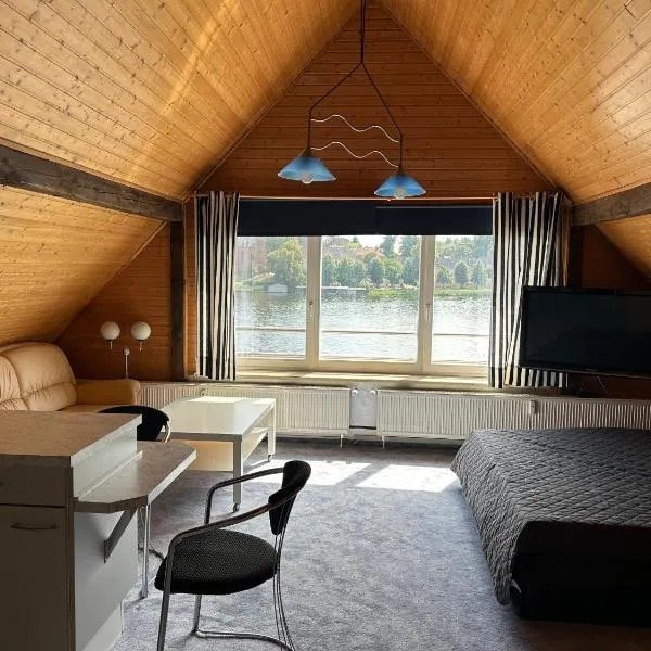 Ferienwohnung Insel Malchow mit eigenem Bootsanleger，位于马尔肖的酒店