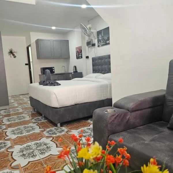 Candy Beach Seaview Jomtien，位于乔木提恩海滩的酒店