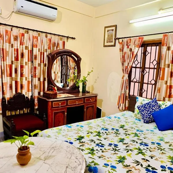 Aastha Apartment with 2 bedroom,Antique Furniture, AC and Kitchen，位于Belgachia的酒店