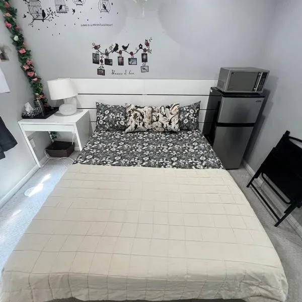 Private, Secure, Immaculate & Cozy Room，位于布兰普顿的酒店