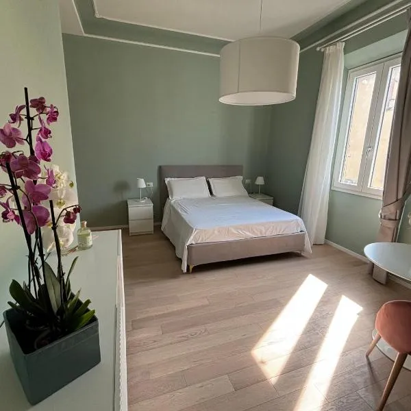 Suites Roma 85，位于恩波利的酒店