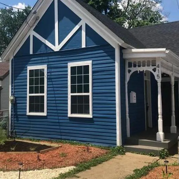 Eco Friendly Home by Cincy w Office Space，位于Dayton的酒店