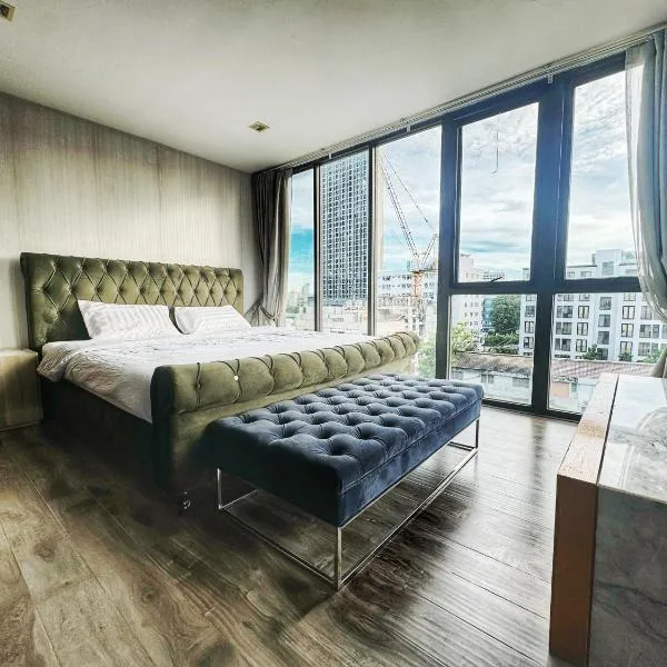 W8 Condo, LUXE 2 Bedroom Private floor, Best Hip Central Bangkok area, 5 mins from Thonglo BTS station，位于曼谷的酒店