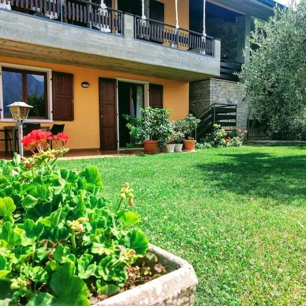 Appartamento Belvedere Navene，位于Navene的酒店