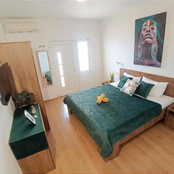 4star Room 'Kata' - with private bathroom and free air-conditioned summer kitchen，位于Šarića Struga的酒店
