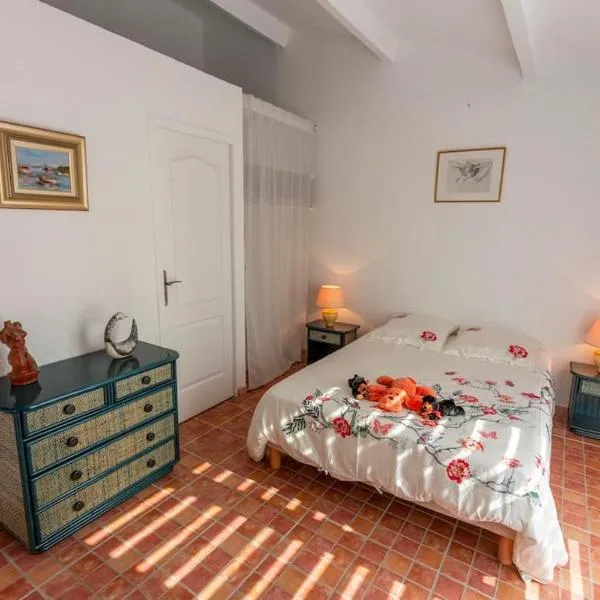 Joli Studio 36m2 tout confort，位于Châteauneuf-de-Gadagne的酒店