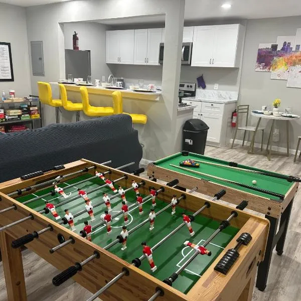 Games Haven with Crib Mins from AT&T, Sixflags, UTA, GlobeLife, AmericanAirlinesCenter，位于阿林顿的酒店