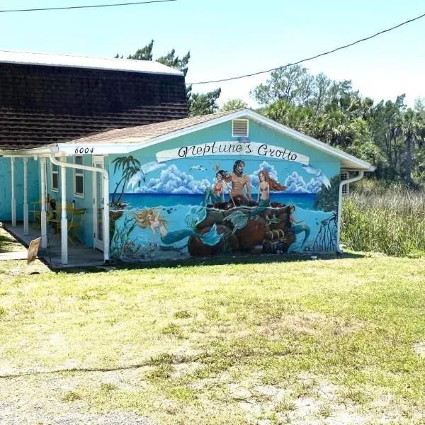 Neptune's Grotto Old Florida Adventure Retreat，位于春丘的酒店