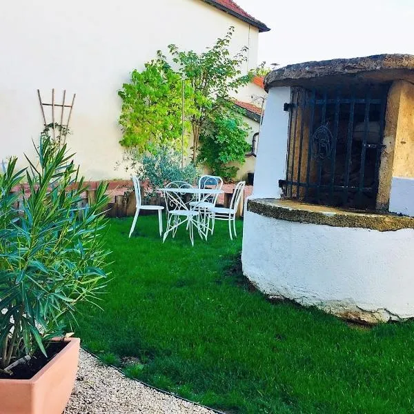 Au Clos des Ormes，位于Dompierre-les-Ormes的酒店