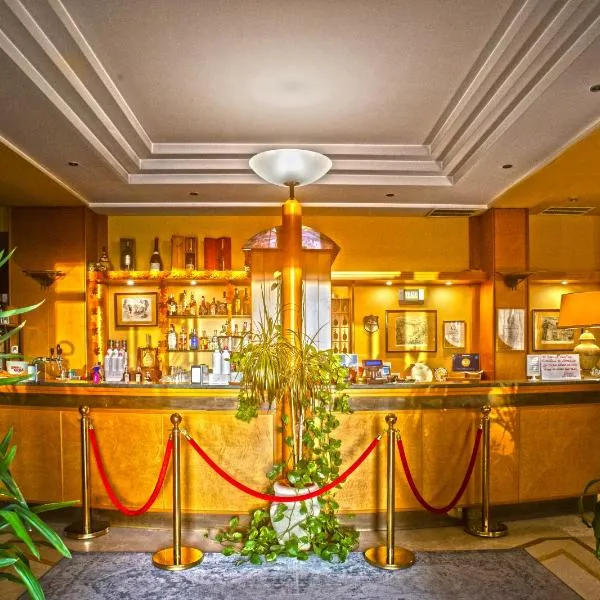 Hotel Lory & Ristorante Ferraro，位于切拉诺的酒店