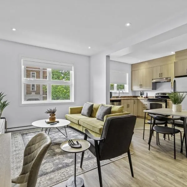 Stylish 2 Bedroom Haven by Jean Talon Market，位于Montréal的酒店