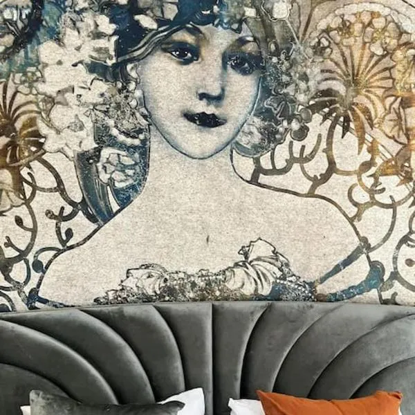 artistic central Apartment for families，位于Charf的酒店