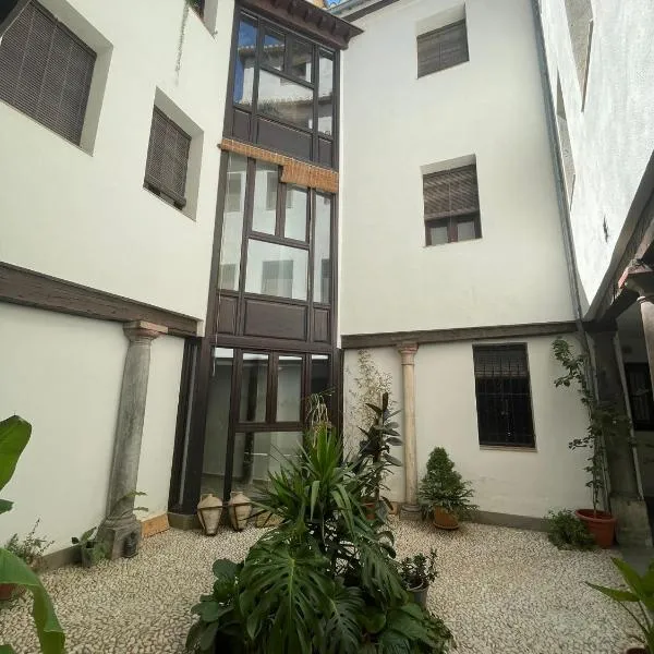 Suite Puerta de la Alhambra，位于格拉纳达的酒店