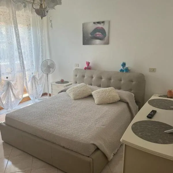 Bellissima stanza con parcheggio gratuito，位于钦克亚勒的酒店