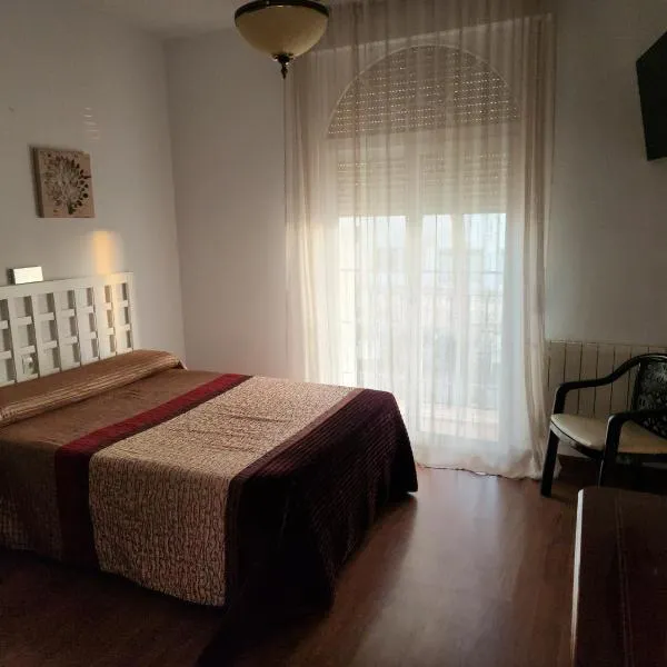 富荣酒店，位于Aceuchal的酒店