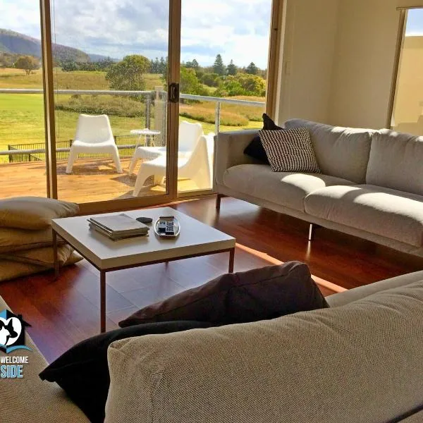 Contemporary Golf Course Frontage 3BR，位于诺曼维尔的酒店