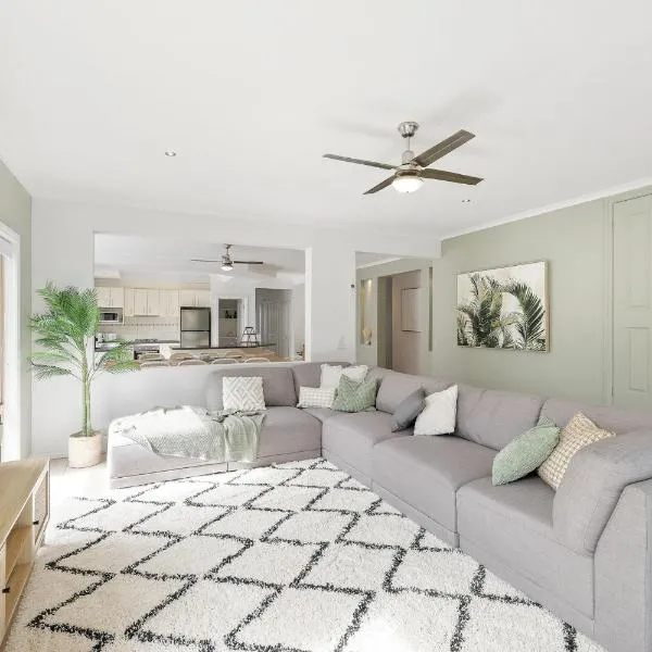 Sunset Cove Hideaway，位于日落大道的酒店