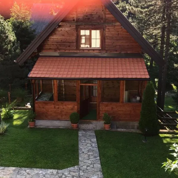 Brvnara M&M Kaludjerske bare，位于卡鲁德杰尔斯科巴尔的酒店