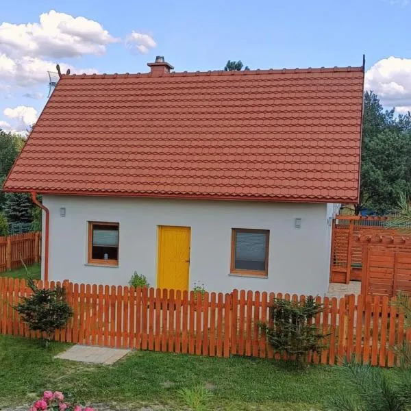 Yellow House，位于Wąglikowice的酒店