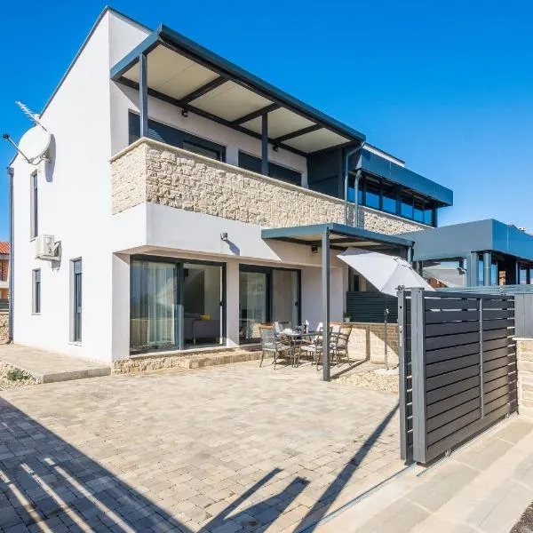 Ferienhaus Genster - Holiday Home Mirna Vir Kroatien，位于维尔的酒店