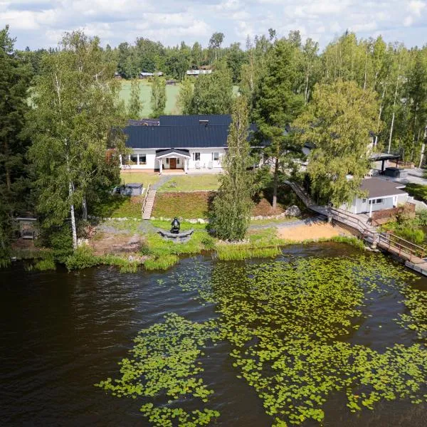 Villa Nurmenhelmi järven rannalla，位于伦派莱的酒店