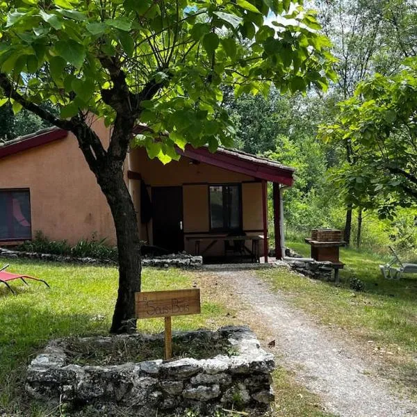 Gîte 6 personnes avec piscine，位于Agnac的酒店