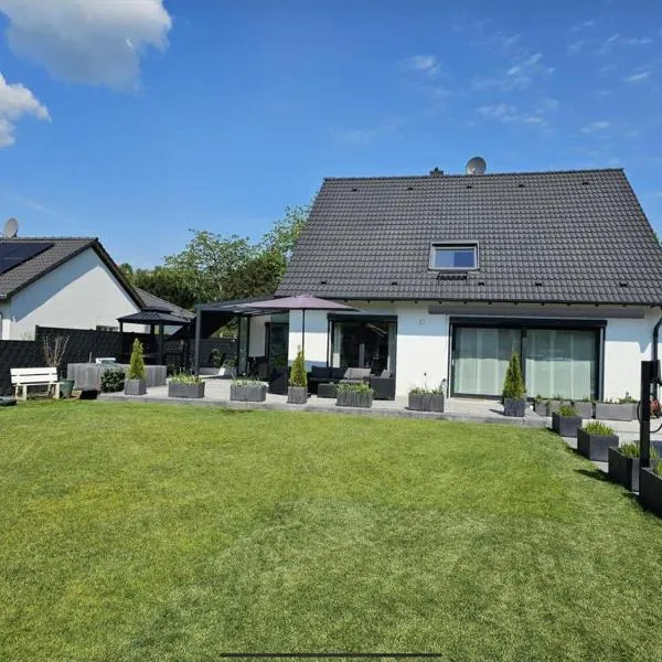 Wohnung Düsseldorf Ratingen nähe Messe Flughafen Uni Essen，位于Mintard的酒店