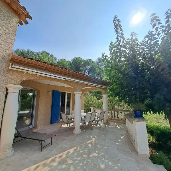 Belle villa entre garrigue et rivière，位于圣希尼扬的酒店